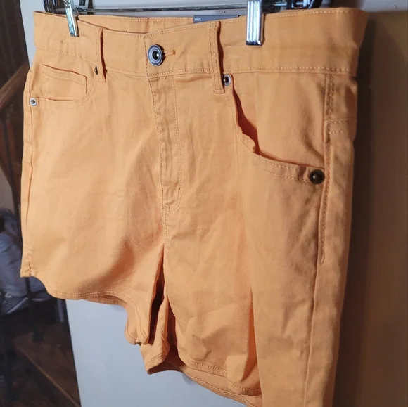 Ladies stretch Low Waist Shorts - Picture 3 of 10